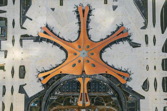北京大兴国际机场航站楼卫星厅开建,设计呈现"一"字造型