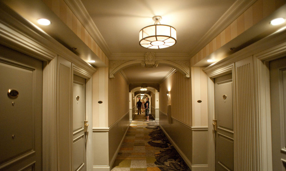 美国拉斯维加斯威尼斯人度假村赌场酒店_hallways-venetian-resort-hotel-casino-v256745-1600.jpg