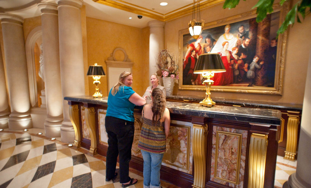 美国拉斯维加斯威尼斯人度假村赌场酒店_hallways-venetian-resort-hotel-casino-v256765-1600.jpg