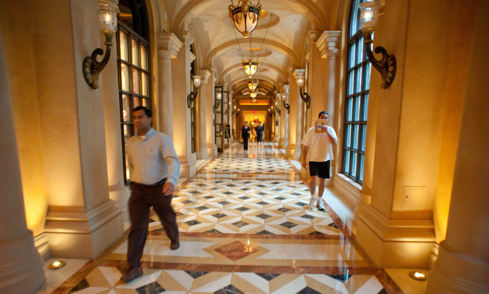 美国拉斯维加斯威尼斯人度假村赌场酒店_hallways-venetian-resort-hotel-casino-v256780-1600.jpg