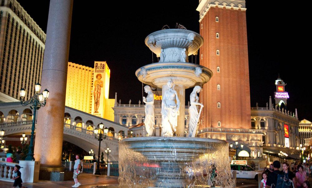 美国拉斯维加斯威尼斯人度假村赌场酒店_street-venetian-resort-hotel-casino-v256773-1600.jpg