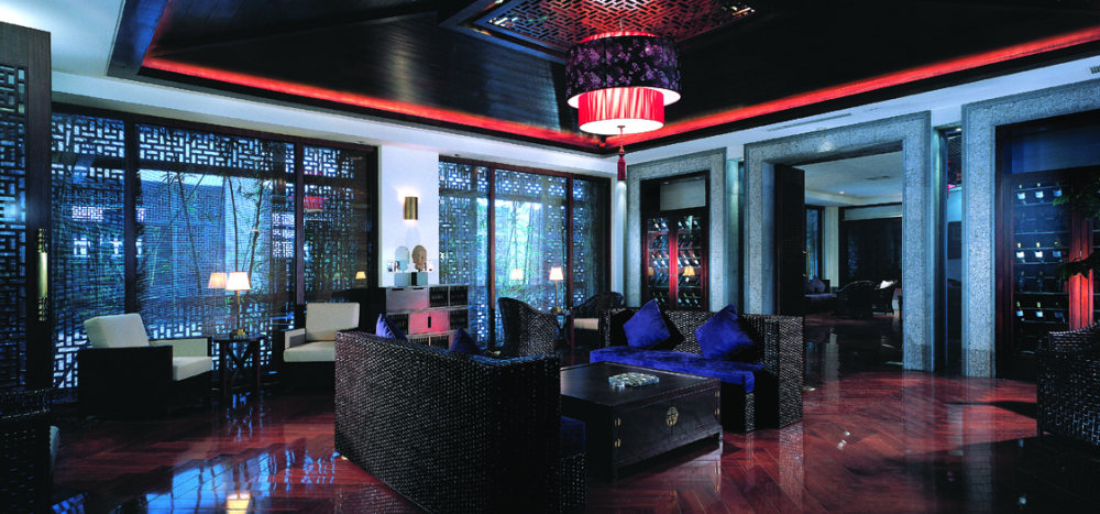 Alex Choi Artapower in Jiangmen_008 Red wine bar is laid out around central sofa.jpg