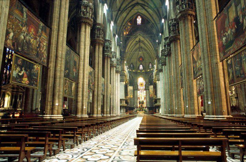 米兰大教堂——世界上最大的哥特式教堂_8dd4b1632f02004b0d33fa54.jpg