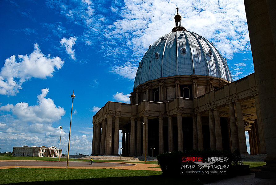 非洲“和平圣母大教堂”，世界上最大的天主教堂_122caf54fcfg213.jpg