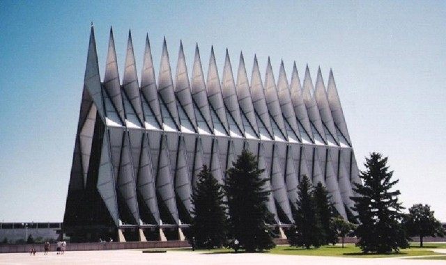 78个奇怪的建筑物环游世界_Air部队学院，礼拜堂科罗拉多州，美国