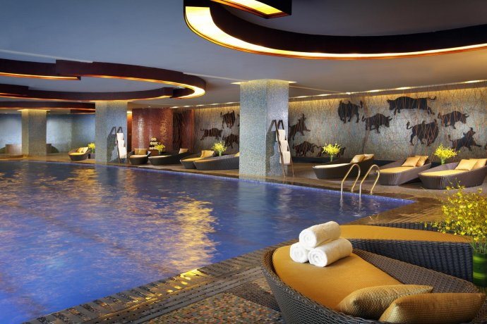 丽江和府皇冠假日酒店(Crown Plaza Lijiang Ancient Town)_Indoor Heated Swimming Pool.jpg