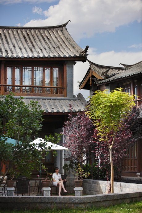 丽江和府皇冠假日酒店(Crown Plaza Lijiang Ancient Town)_庭院.jpg