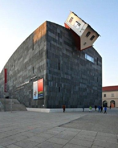 Erwin-Wurm-House-Attack-Viena-Austria-11.jpg