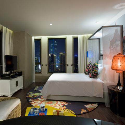 上海外滩英迪格酒店Hotel Indigo Shanghai on the Bund(HBA)_large_1756_SuiteBedroom3EveningView.jpg