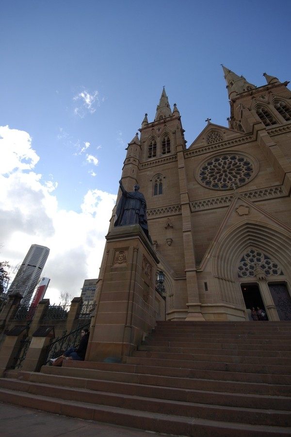 你愿意和我一起走遍世界上的教堂吗？_悉尼圣玛利大教堂.jpg