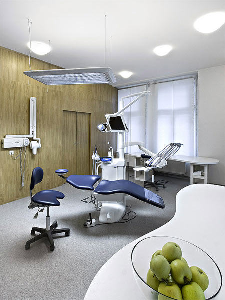 捷克工作室A1 Architects简约舒适的牙医诊所_img2010031420051610.jpg