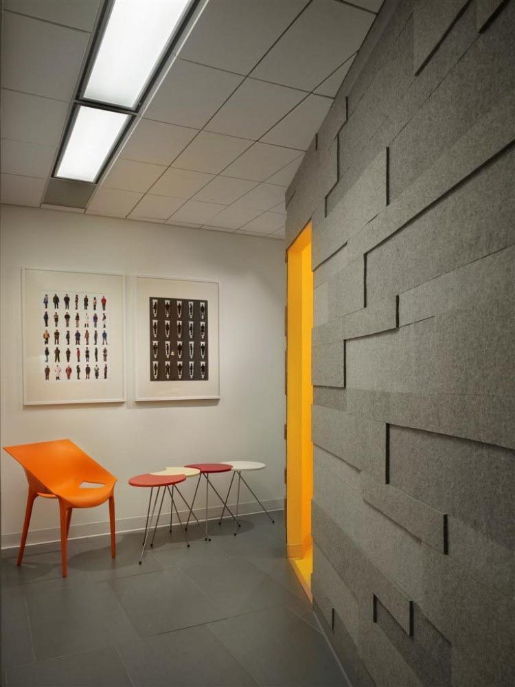 Wall-design-at-Implantlogyca-Dental-Office-Interiors.jpg