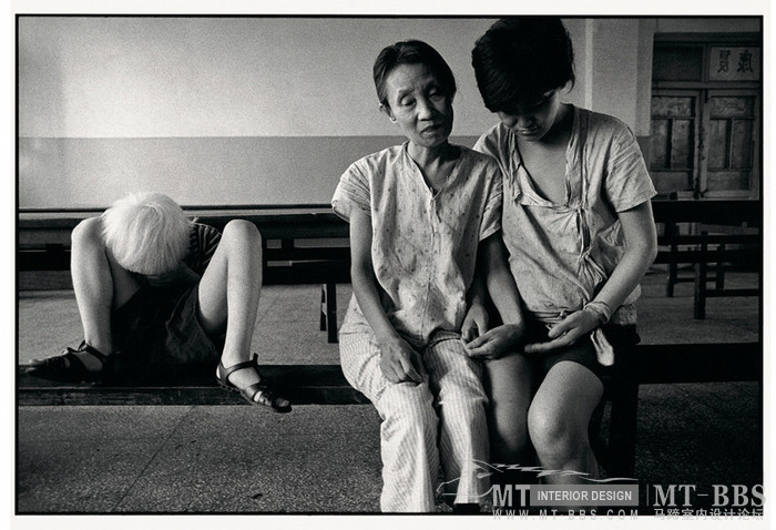 【被遗忘的人】1989－1990  吕楠摄影作品_精神病院 天津 中国1989.jpg