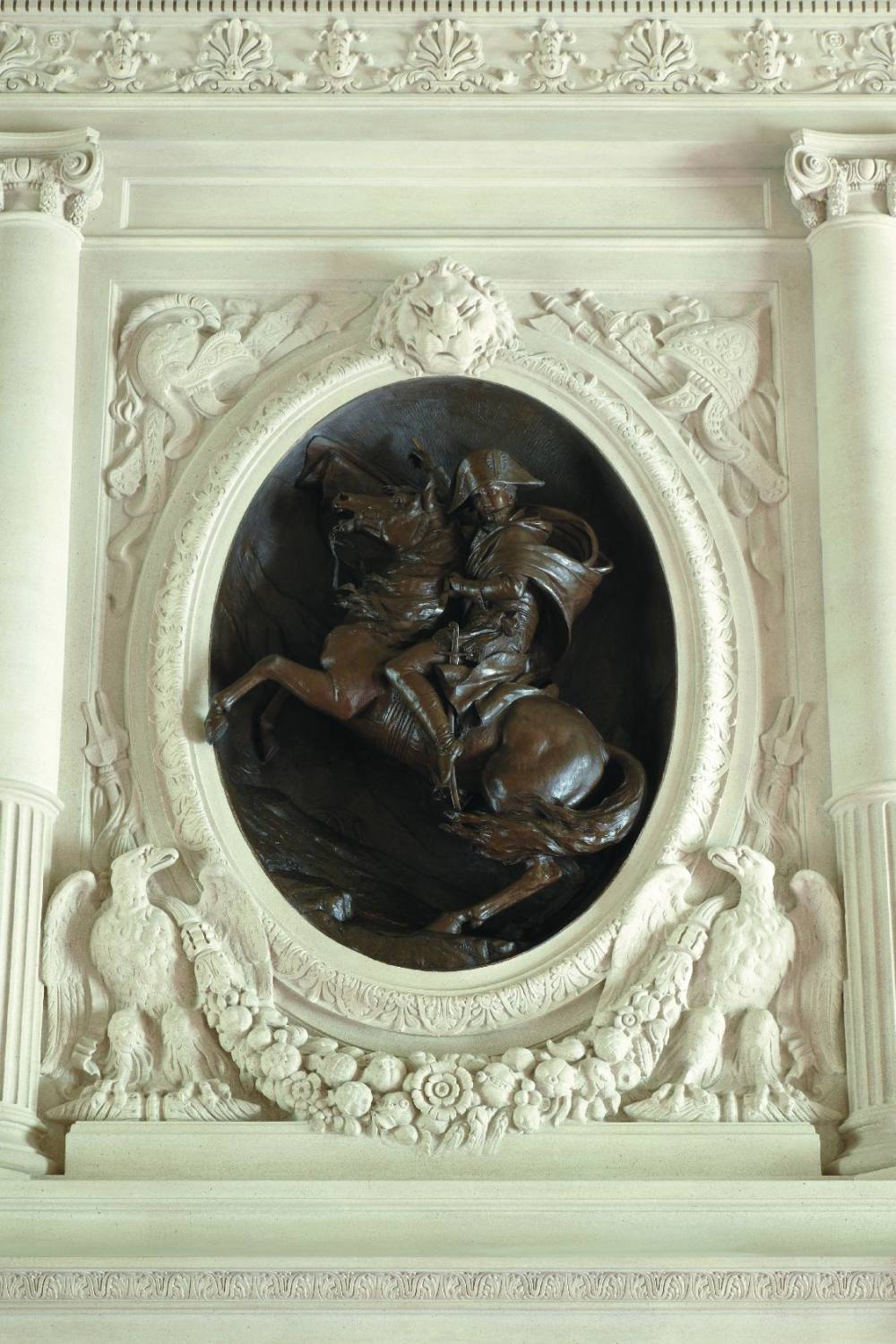 香格里拉大酒店巴黎Shangri-La Hotel Paris_Sculpture of Napoleon Bonaparte Salle a Manger Function Room