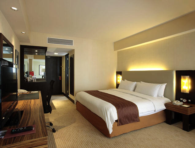 菲律宾马尼拉Traders Hotel_Traders-Hotel,-Manila-Deluxe-Room-1.jpg