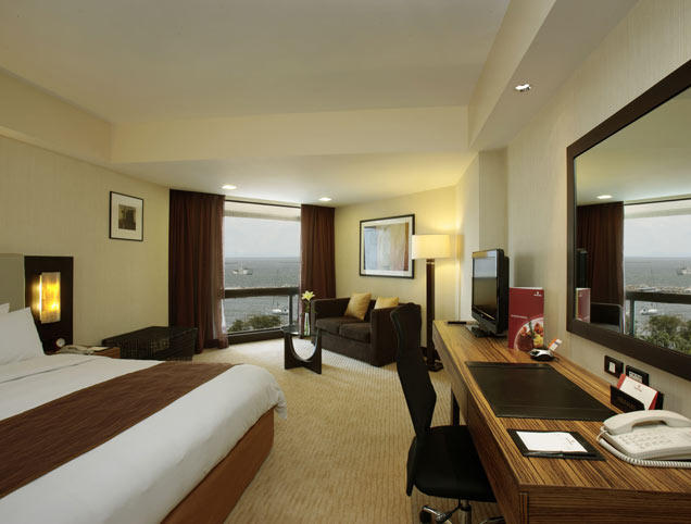 菲律宾马尼拉Traders Hotel_Traders-Hotel,-Manila-Deluxe-Room.jpg