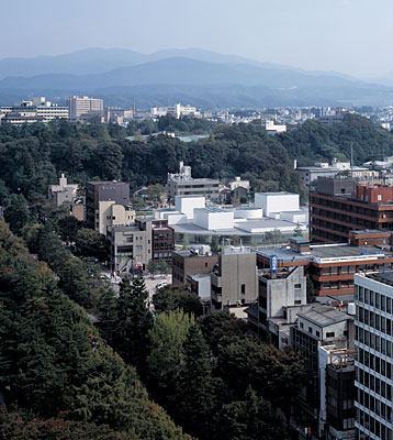 妹岛和世和西泽立卫获2010年“普利兹克奖”_日本金泽的“21世纪当代艺术博物馆”（2004）