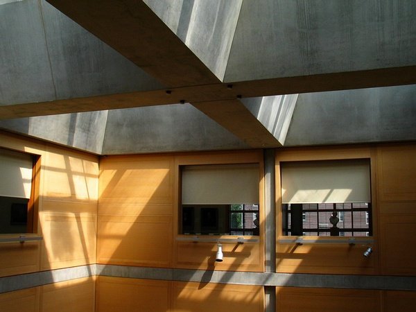 耶鲁和宾大的三个路易斯·康的建筑_6. 耶鲁英国艺术中心，入口厅天花板与采光.jpg
