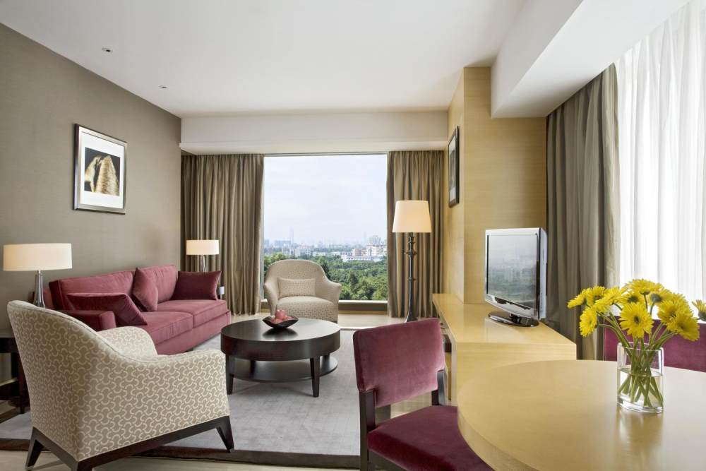 广州福朋喜来登酒店Four Points by Sheraton Guangzhou第三页更新_3)Four Points by Sheraton Guangzhou, Dongpu—Deluxe Room - Living Room 拍攝者.jpg