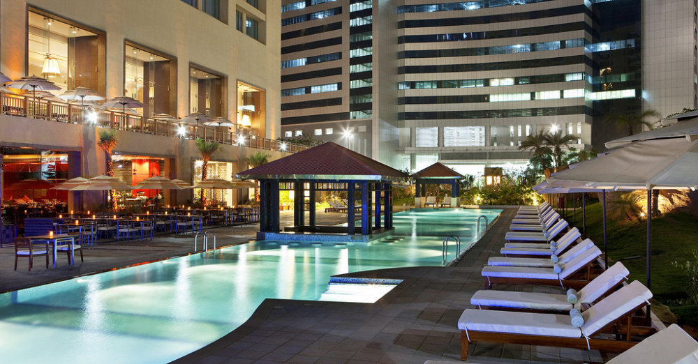 威斯汀，海得拉巴,印度---The Westin Hyderabad Mindspace_41)The Westin Hyderabad Mindspace—pool view at night 拍攝者.jpg