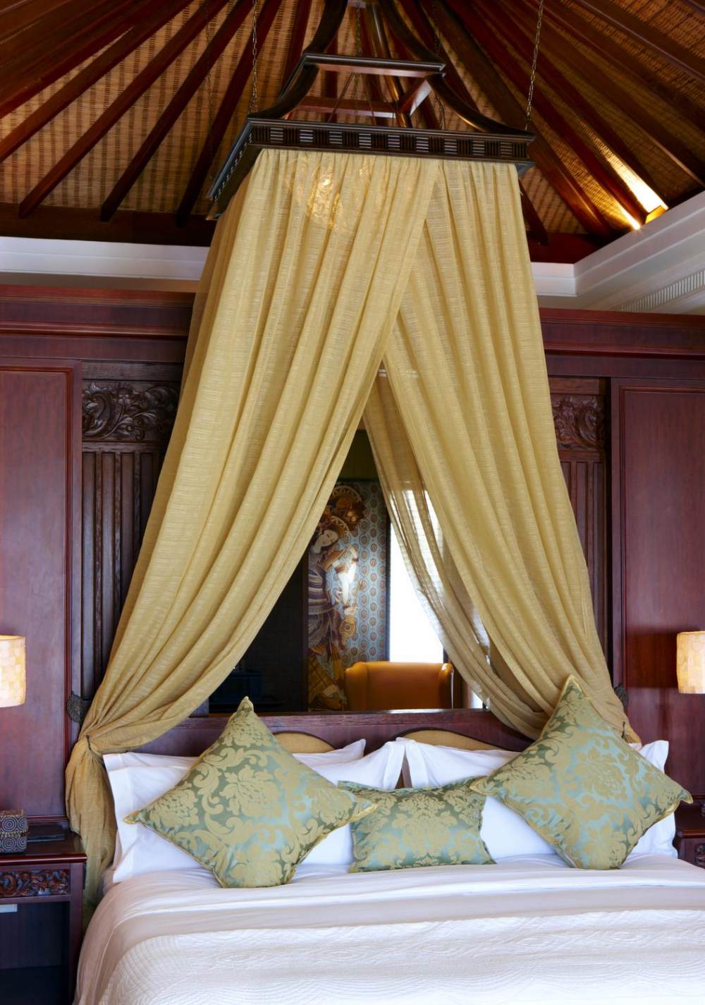 印尼，巴厘，瑞吉斯The St. Regis Bali Resort, Bali, Indonesia_23)The St. Regis Bali Resort—Grande Astor Presidential Suite Master Bedroom 拍.jpg