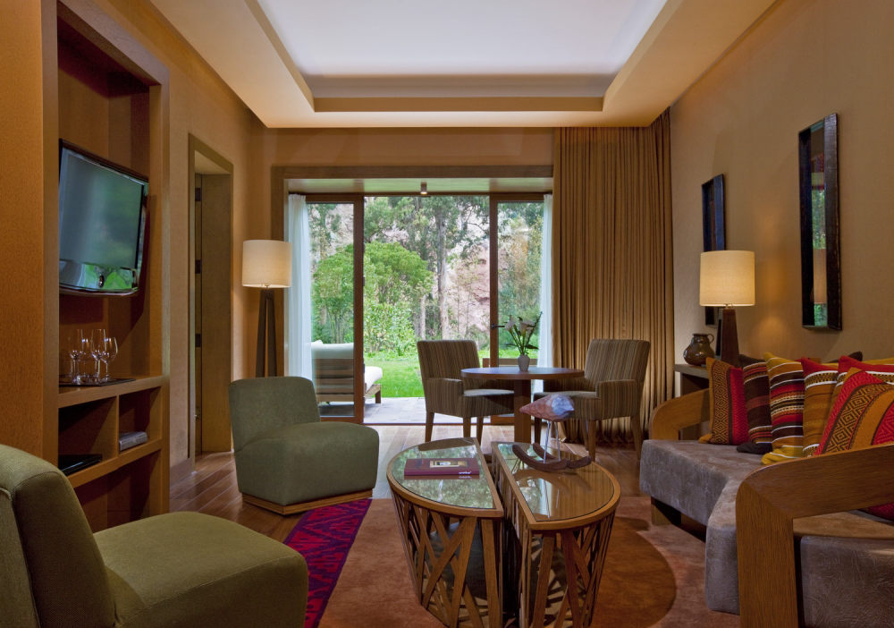 4)Tambo del Inka Hotel—Junior Suite - Living Room 拍攝者.jpg
