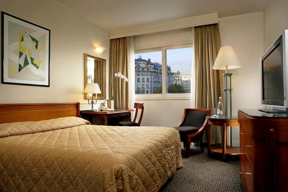 Le Meridien Etoile—Classic Guestroom.jpg