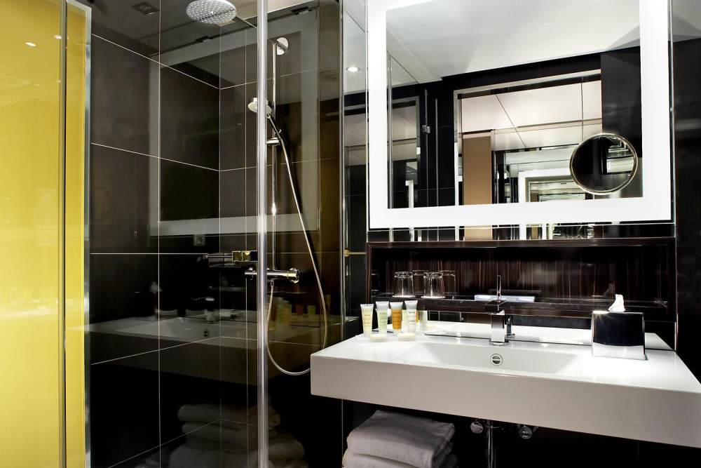 Le Meridien Etoile—New Executive Bathroom.jpg