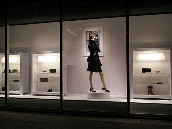 日本顶级服装橱窗展示_1145539236.jpg