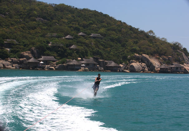 Six Senses Ninh Van Bay, Vietnam (越南宁凡湾第六感觉度假村)_Water Ski.jpg