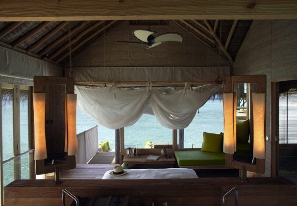 马尔代夫第六感拉姆度假村(Six Senses Laamu Maldives)_Water_Villa_Interior2.jpg