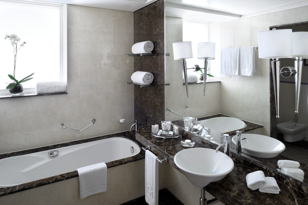 Grosvenor House Dubai—Premier Room – Bathroom.jpg