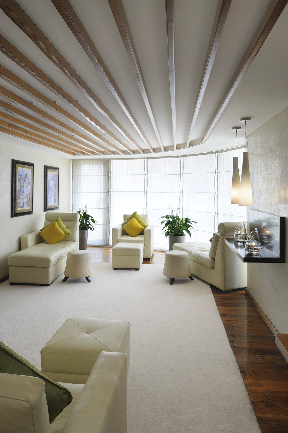 Grosvenor House Dubai—Retreat Spa – Ladies Waiting Lounge2.jpg