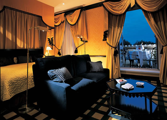 The Berkeley London luxury hotel_BalconyKingRoom.jpg