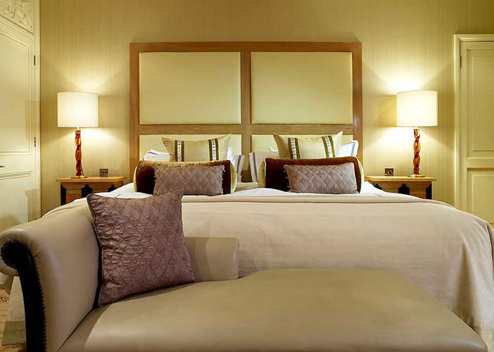 The Berkeley London luxury hotel_the_pavilion_suite_bed.jpg