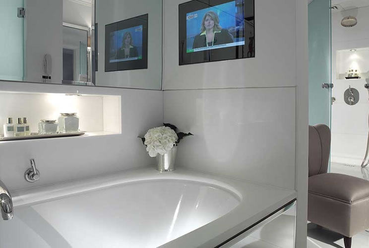 The Berkeley London luxury hotel_the_pavilion_suite_bathroom.jpg