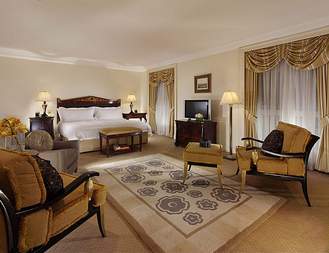 The Berkeley London luxury hotel_Wellington_bedroom.jpg