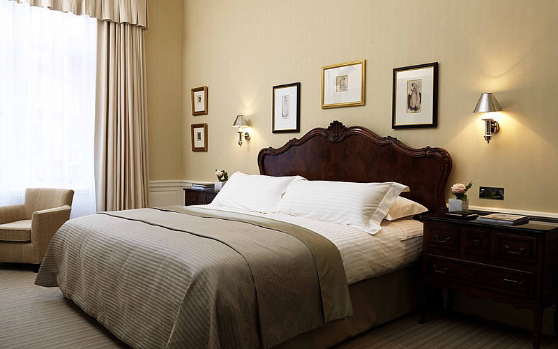 伦敦康诺特酒店The Connaught_CON_ConnaughtSuite_Bed.jpg