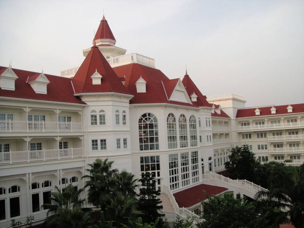 香港迪斯尼乐园酒店Disneyland Hotel_f6fa909bc201479cc8eaf457.jpg