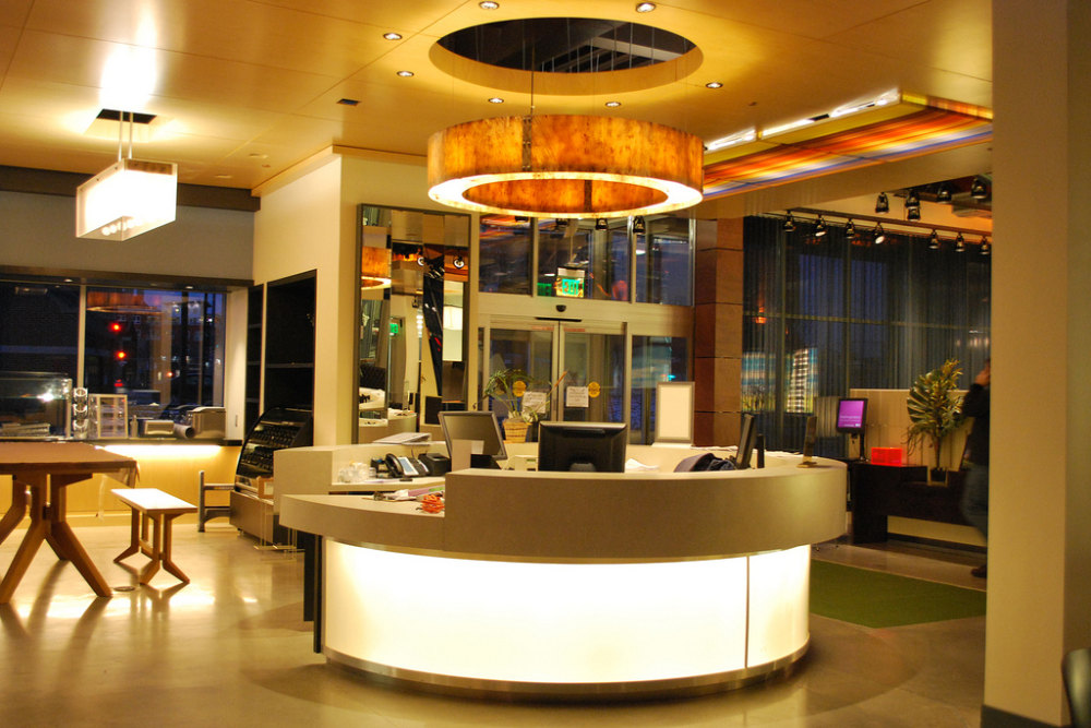 w hotel旗下品牌：Aloft Hotel（威斯康辛州）_Lobby - Front Desk.jpg