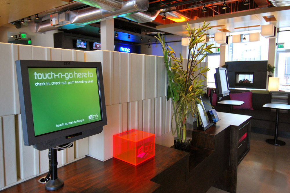 w hotel旗下品牌：Aloft Hotel（威斯康辛州）_Lobby - Touch-N-Go Kiosk.jpg