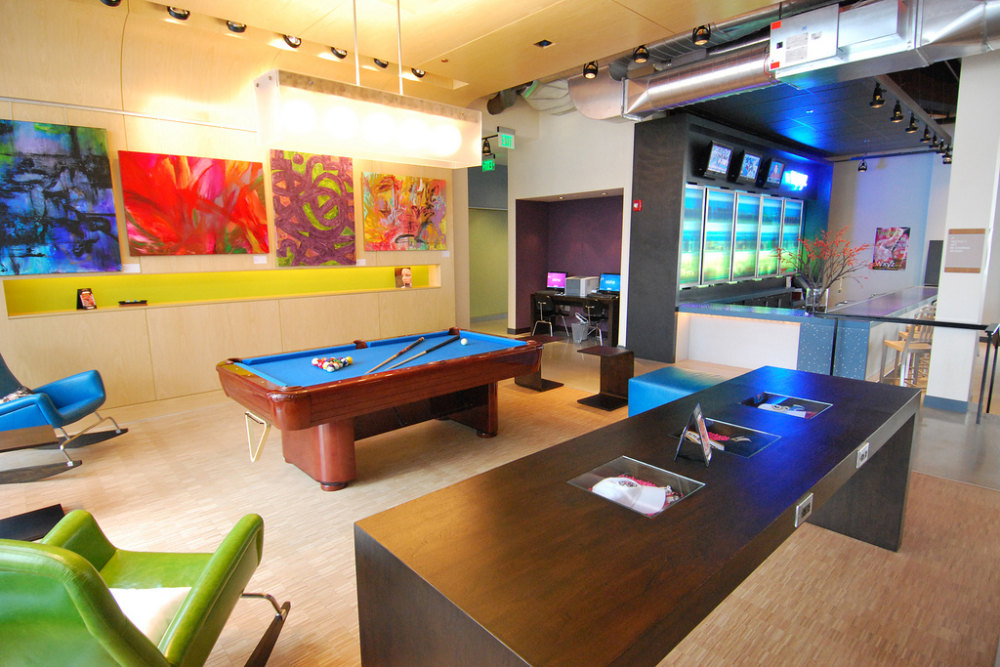 w hotel旗下品牌：Aloft Hotel（威斯康辛州）_Lobby & XYZ Bar.jpg