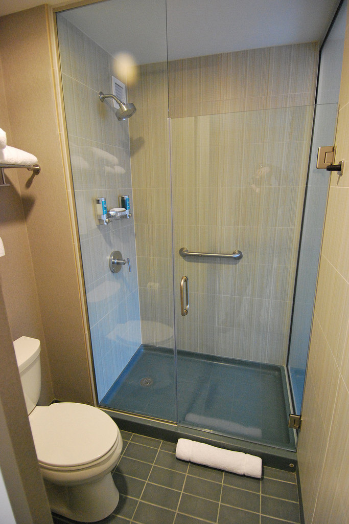 w hotel旗下品牌：Aloft Hotel（威斯康辛州）_Suite - Bath room.jpg