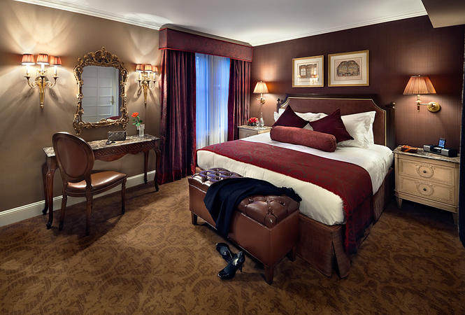 The Hotel Plaza Athenee in new york._13DeluxeSuiteBedroomJ(1).jpg