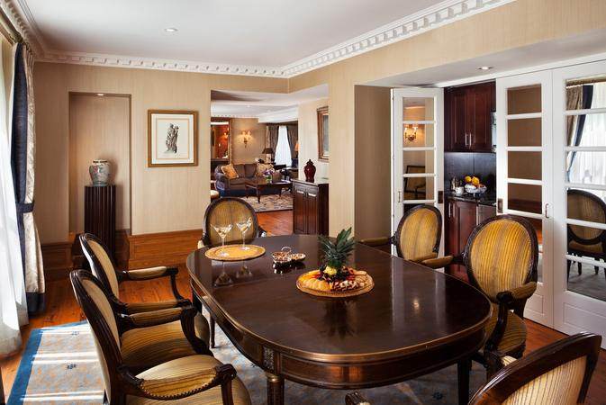 The Hotel Plaza Athenee in new york._GoldPenthouseDiningRoom(1).jpg