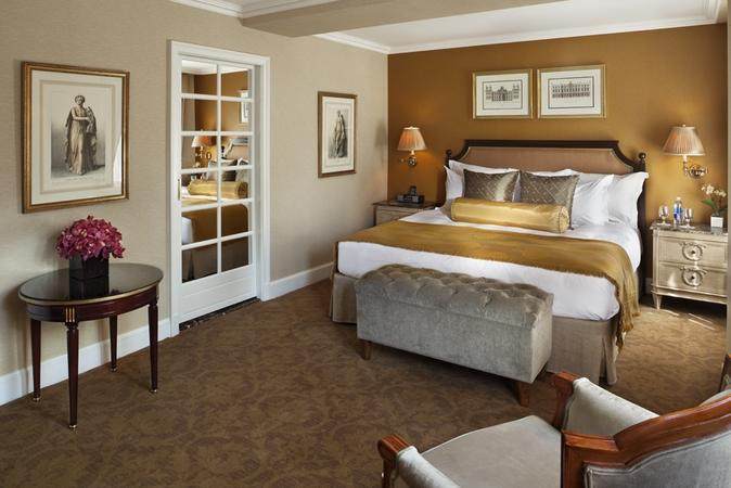 The Hotel Plaza Athenee in new york._PlazaAtheneeSuiteBedroom(1).jpg