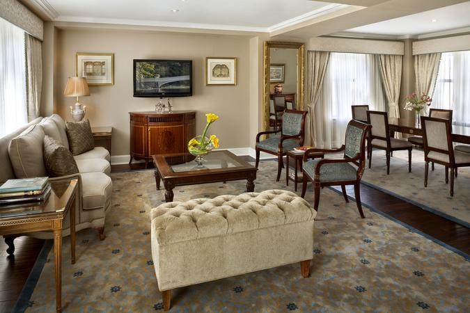 The Hotel Plaza Athenee in new york._PlazaAtheneeSuiteLivingandDiningRoom(1).jpg