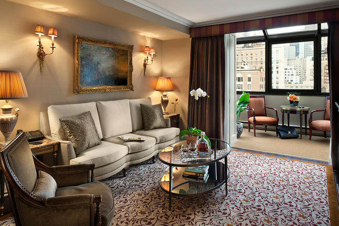 The Hotel Plaza Athenee in new york._PremierBlcnySte_LivingRoom(1).jpg
