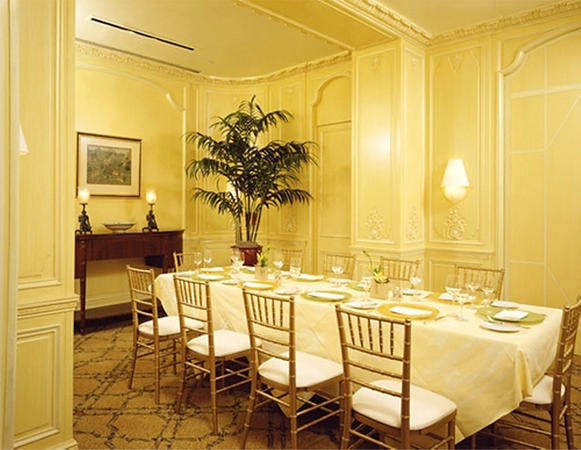 The Hotel Plaza Athenee in new york._PrivateDiningRoom_lo_res(1).jpg
