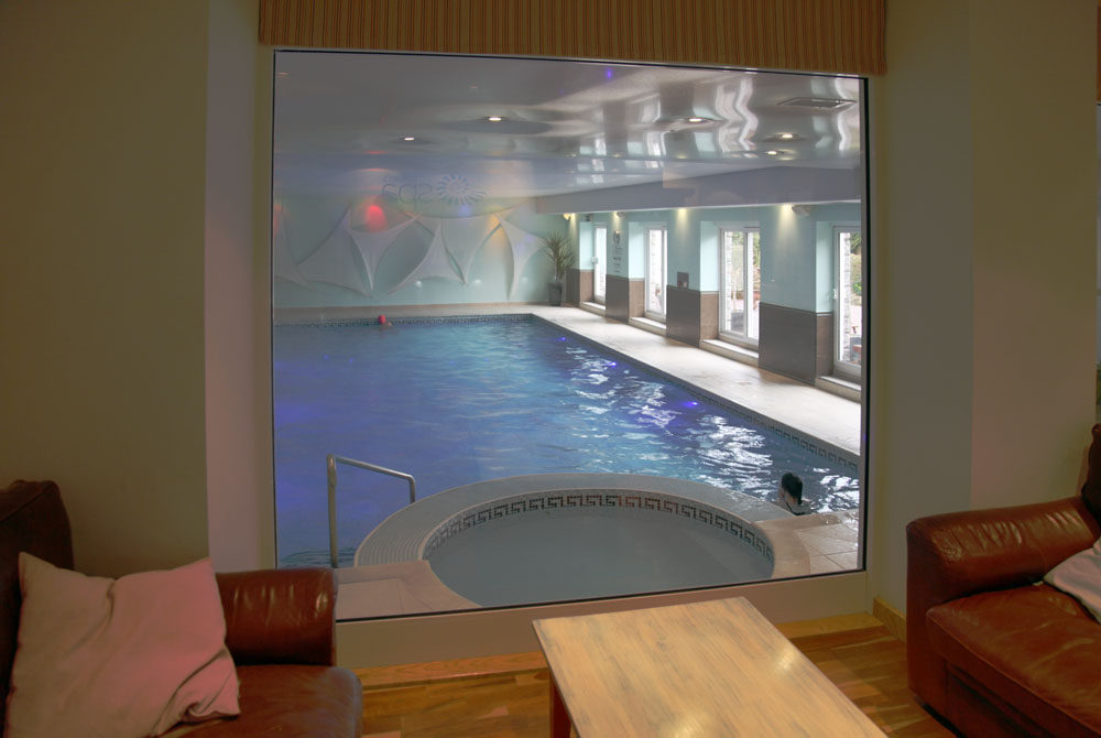 圣迈克尔斯酒店(St Michaels Hotel)_The indoor pool seen from the spa reception.jpg
